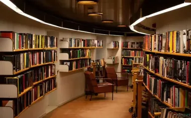 Lubiteka rozkwitła na Wielkanoc - kwiaty z krepiny i teatrzyk kukiełkowy